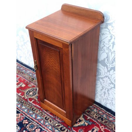 Antiker edwardianischer Nachttischschrank aus Mahagoni