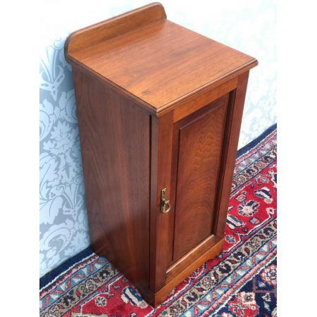 Antiker edwardianischer Nachttischschrank aus Mahagoni