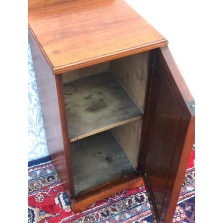 Antiker edwardianischer Nachttischschrank aus Mahagoni