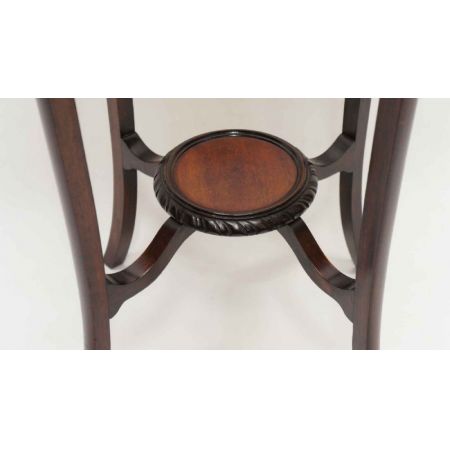 Antiker, zweistufiger Planzenständer aus Walnussholz