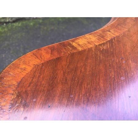 Ungewöhnlicher antiker Nussbaum Beistelltisch