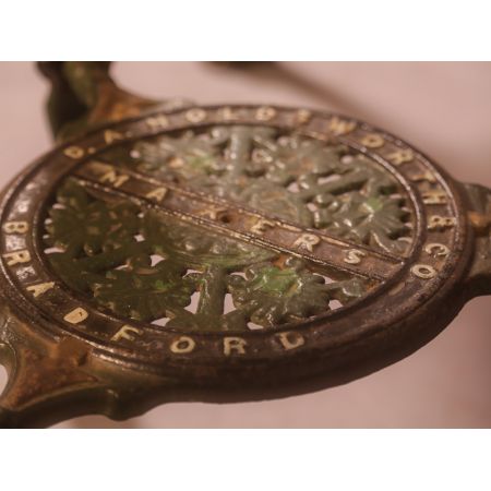 seltenes, antikes Tischchen mit Tischplatte aus Mahagoni Massivholz Gusseisen 1860