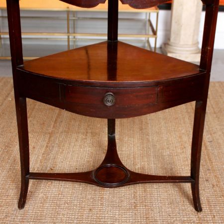 Antiker, georgischer Eckwaschständer aus Mahagoni