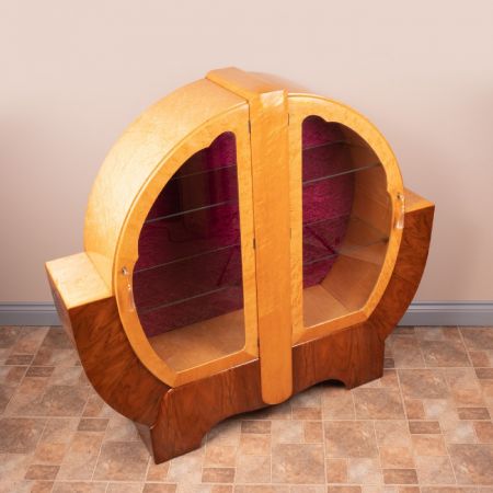 Art-Deco-Vitrine aus Walnuss und Ahorn