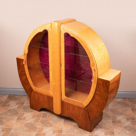 Art-Deco-Vitrine aus Walnuss und Ahorn