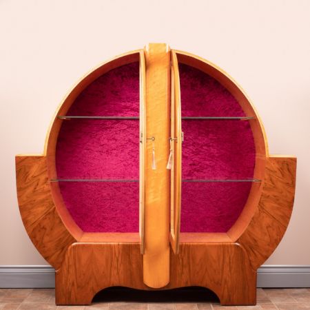 Art-Deco-Vitrine aus Walnuss und Ahorn