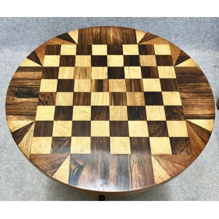 Antiker Inlaid Schach-Beistell Tisch aus verschieden Holzarten 