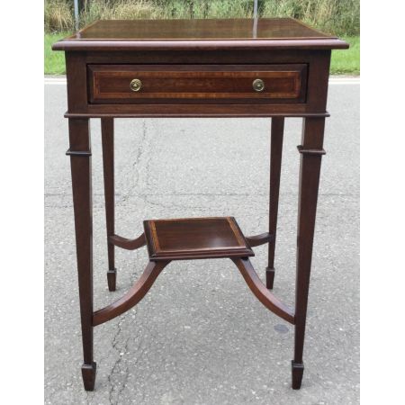 Antiker edwardianischer Beistelltisch aus Mahagoni