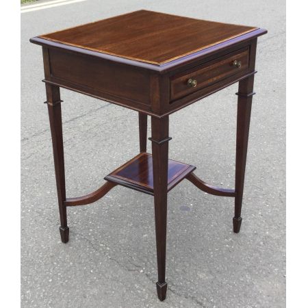 Antiker edwardianischer Beistelltisch aus Mahagoni
