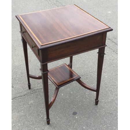 Antiker edwardianischer Beistelltisch aus Mahagoni