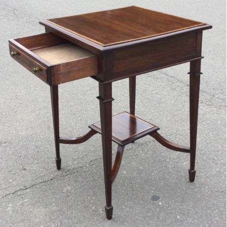 Antiker edwardianischer Beistelltisch aus Mahagoni