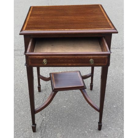 Antiker edwardianischer Beistelltisch aus Mahagoni