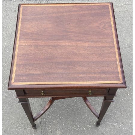 Antiker edwardianischer Beistelltisch aus Mahagoni