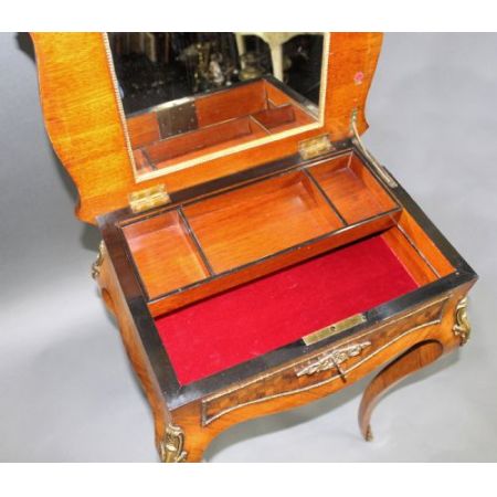 Antiker, französischer Damen Schminktisch aus Walnuss