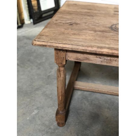 Fanzösischer Farmhouse Tisch mit Schubladen.