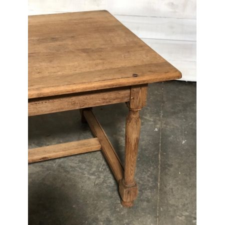 Fanzösischer Farmhouse Tisch mit Schubladen.