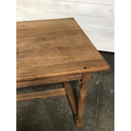 Fanzösischer Farmhouse Tisch mit Schubladen.