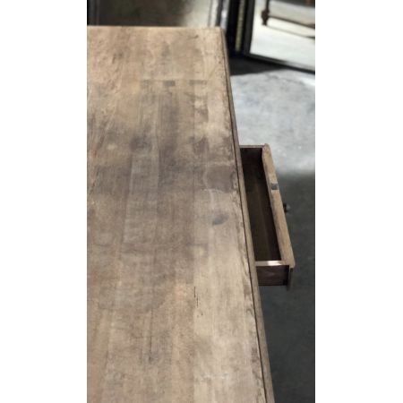 Fanzösischer Farmhouse Tisch mit Schubladen.