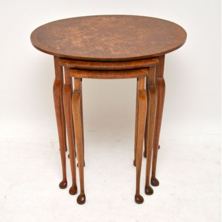 Antikes Set aus drei ovalen Walnuss Tischen