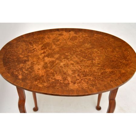 Antikes Set aus drei ovalen Walnuss Tischen