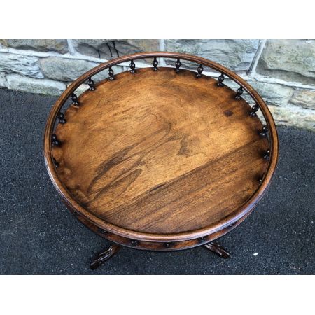 Antiker Mahagoni Galerie-Top Stativ Wein Tisch