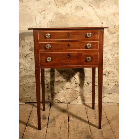 Kleiner Beistelltisch aus Mahagoni