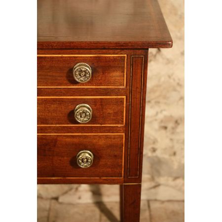 Kleiner Beistelltisch aus Mahagoni