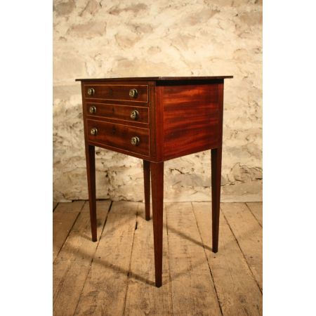 Kleiner Beistelltisch aus Mahagoni