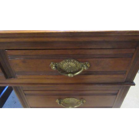 Antiker viktorianischer Nussbaum Schreibtisch