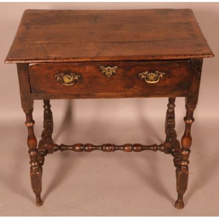 Antiker Beistelltisch aus Eichenholz aus dem 17. Jahrhundert