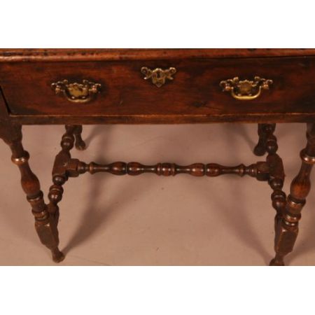 Antiker Beistelltisch aus Eichenholz aus dem 17. Jahrhundert