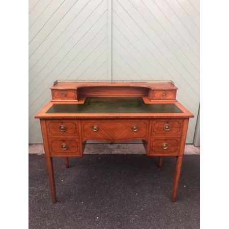 Antiker Schreibtisch aus Inlaid Satinholz von shapland & petter