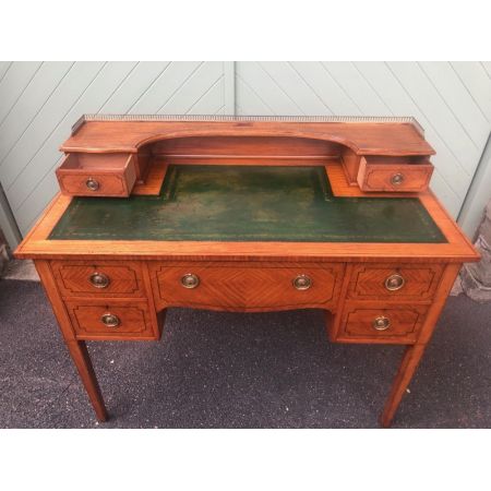 Antiker Schreibtisch aus Inlaid Satinholz von shapland & petter