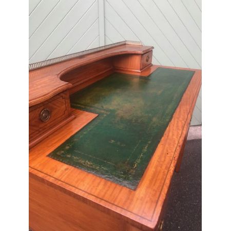 Antiker Schreibtisch aus Inlaid Satinholz von shapland & petter