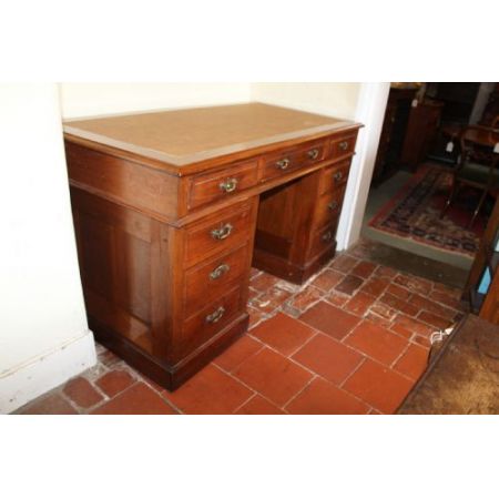 Antiker viktorianischer Nussbaum-Sockelschreibtisch