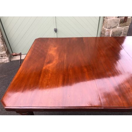 antiker, ausziehbarer Esstisch aus Nussbaumhoolz Massivholz 1860