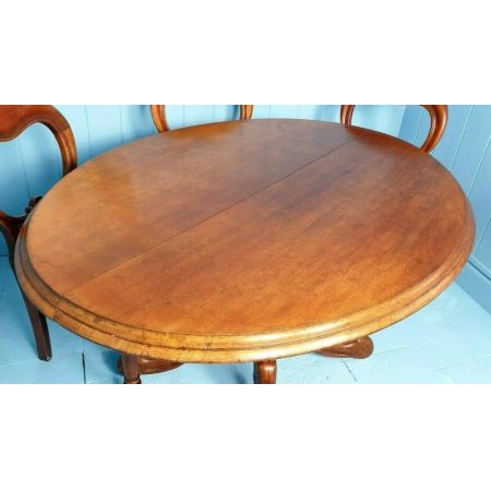 Ovaler Esstisch, mit sechs Stühlen mit Löffelrücken aus Mahagoni aus den 1870er Jahren 