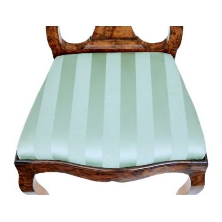 Antiker schwedischer Nussbaum Esstisch mit sechs Stühlen aus dem 19, Jahrhundert