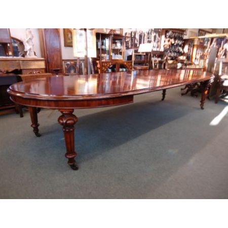 Großer runder Esstisch aus Mahagoni