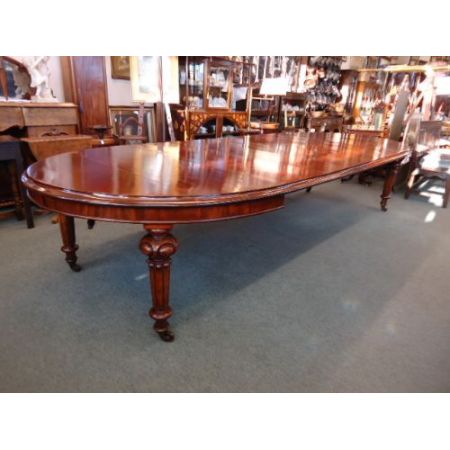 Großer runder Esstisch aus Mahagoni