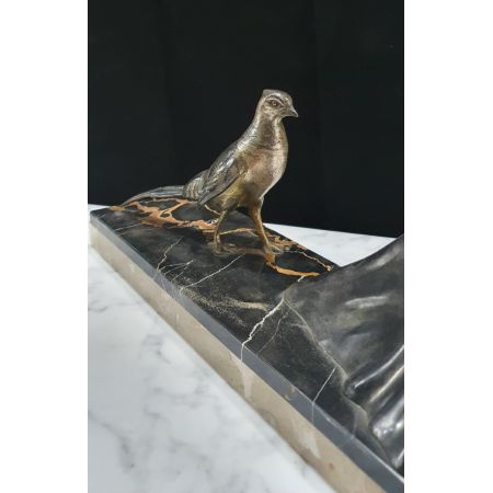 Französische Art-Deco-Skulptur auf Portoro-Marmor & Onyx-Sockel