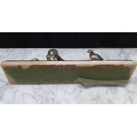 Französische Art-Deco-Skulptur auf Portoro-Marmor & Onyx-Sockel