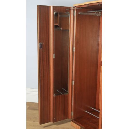 Sechsteiliges Schlafzimmerset im antiken englischen Art-Déco-Stil aus Wurzelnussholz Massivholz von M. P. Davis Furniture Manufacturers of London um 1930