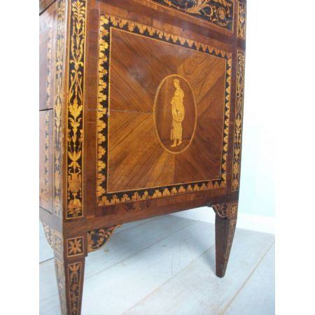 Premium! Italienische Kommode mit Intarsien aus Nussbaumholz Massivholz 18. Jh antik