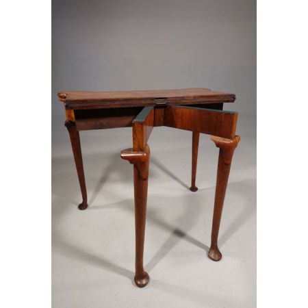 Premium! Antiker Spieltisch aus Nussbaumholz Massivholz 1720