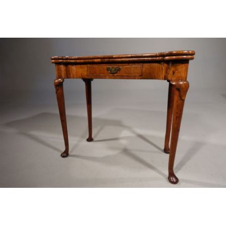 Premium! Antiker Spieltisch aus Nussbaumholz Massivholz 1720