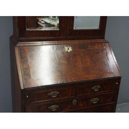 Antiker Sekretär von George II. aus Nussbaumholz Massivholz um 1750