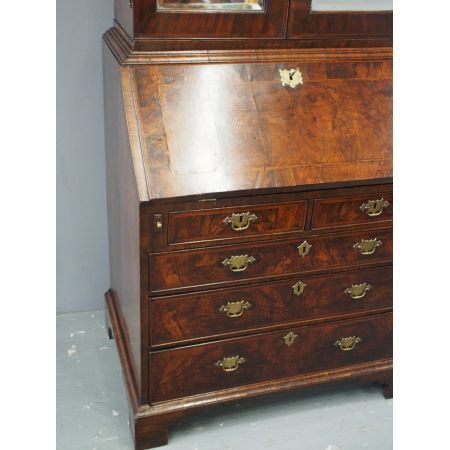 Antiker Sekretär von George II. aus Nussbaumholz Massivholz um 1750