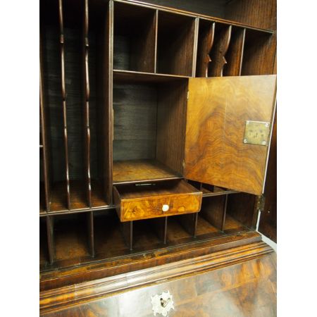 Antiker Sekretär von George II. aus Nussbaumholz Massivholz um 1750