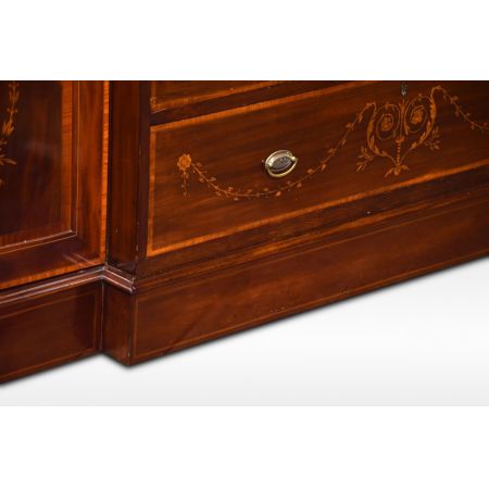Premium! Antike Inlaid-Breakfront-Garderobe aus Mahagoni im Sheraton Revival Stil